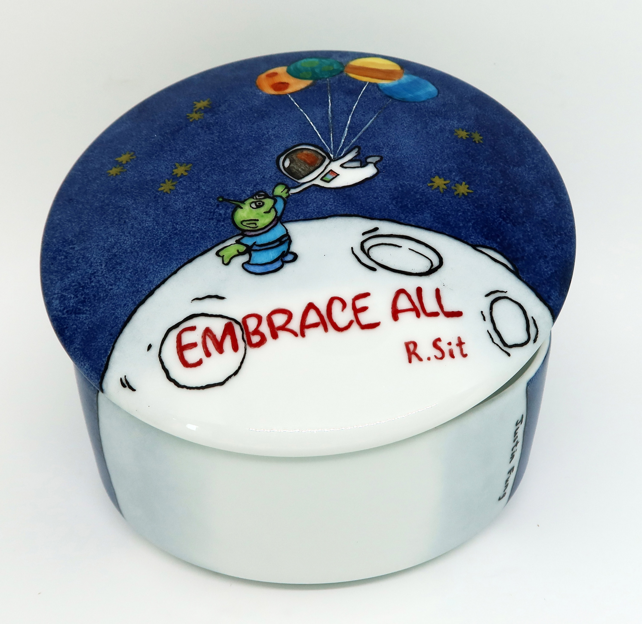 A Round Box